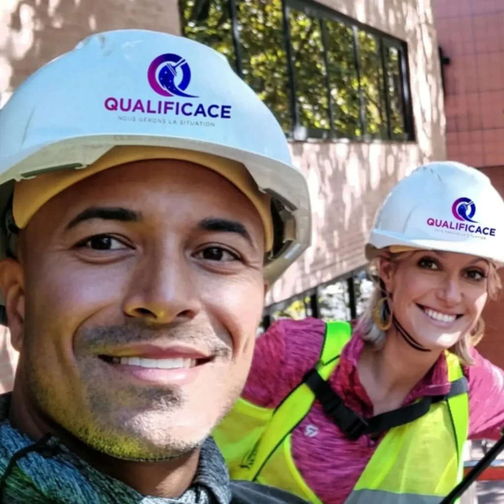Jonathan Lesieur et Delphine Lesieur Berna portant des casques QUALIFICACE lors d’une intervention.